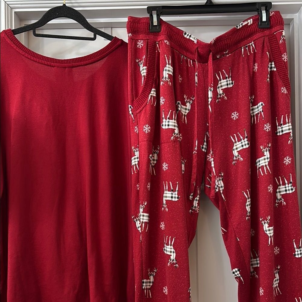 Cozy Red XL Pajamas with Reindeer Print